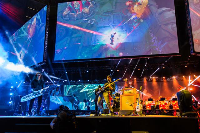 因素叠加形 因素叠加形