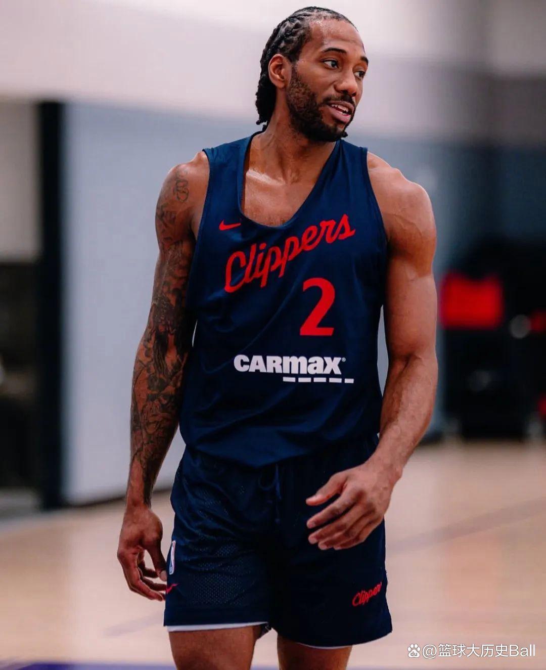 他们一手抓 他们一手抓